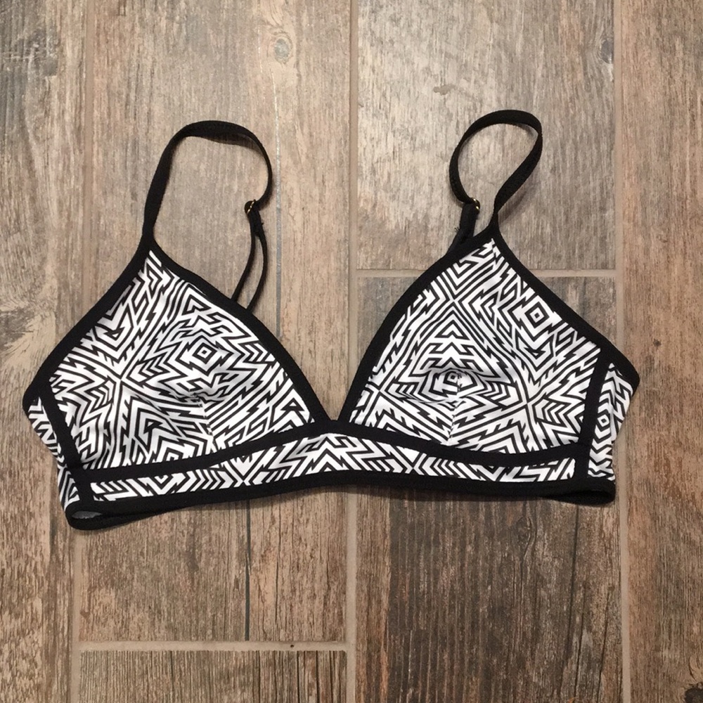 NWOT! nicole miller sports bra